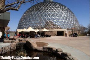 The outside of a large glass-domed building at the Omaha zoo.