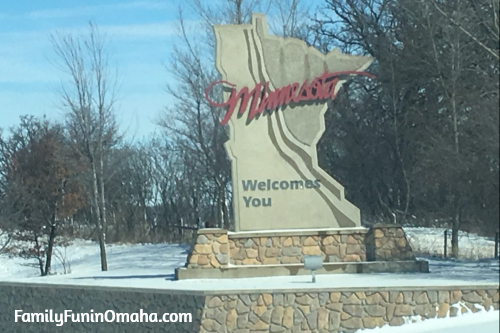A sculptural Minnesota Welcomes You Sign