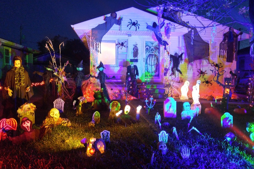 Best Omaha Area Halloween Decorated Houses + Map! | Family Fun in Omaha