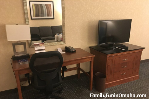 The desk area at the Drury Inn and Suites St. Louis Brentwood.