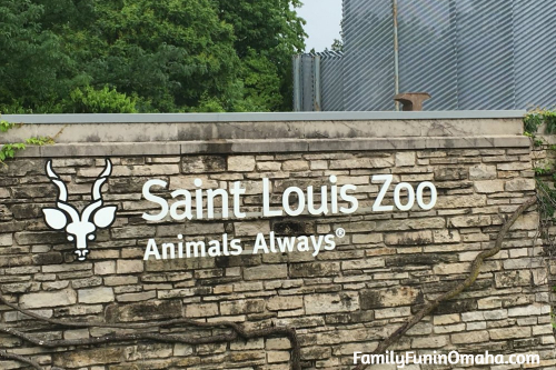 An entrance sign for the Saint Louis Zoo